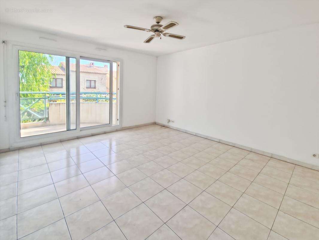 Appartement à SAINT-LAURENT-DU-VAR