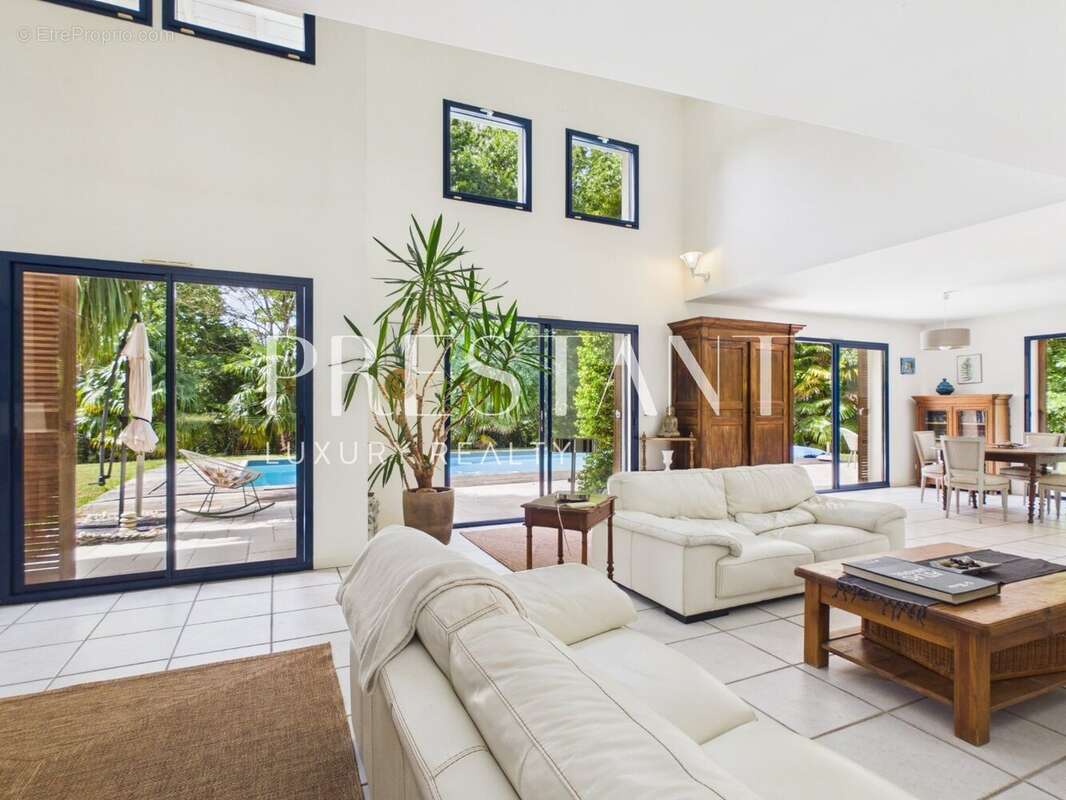 Maison d'Architecte au Calme, Piscine et jardin arboré. - photo 3
