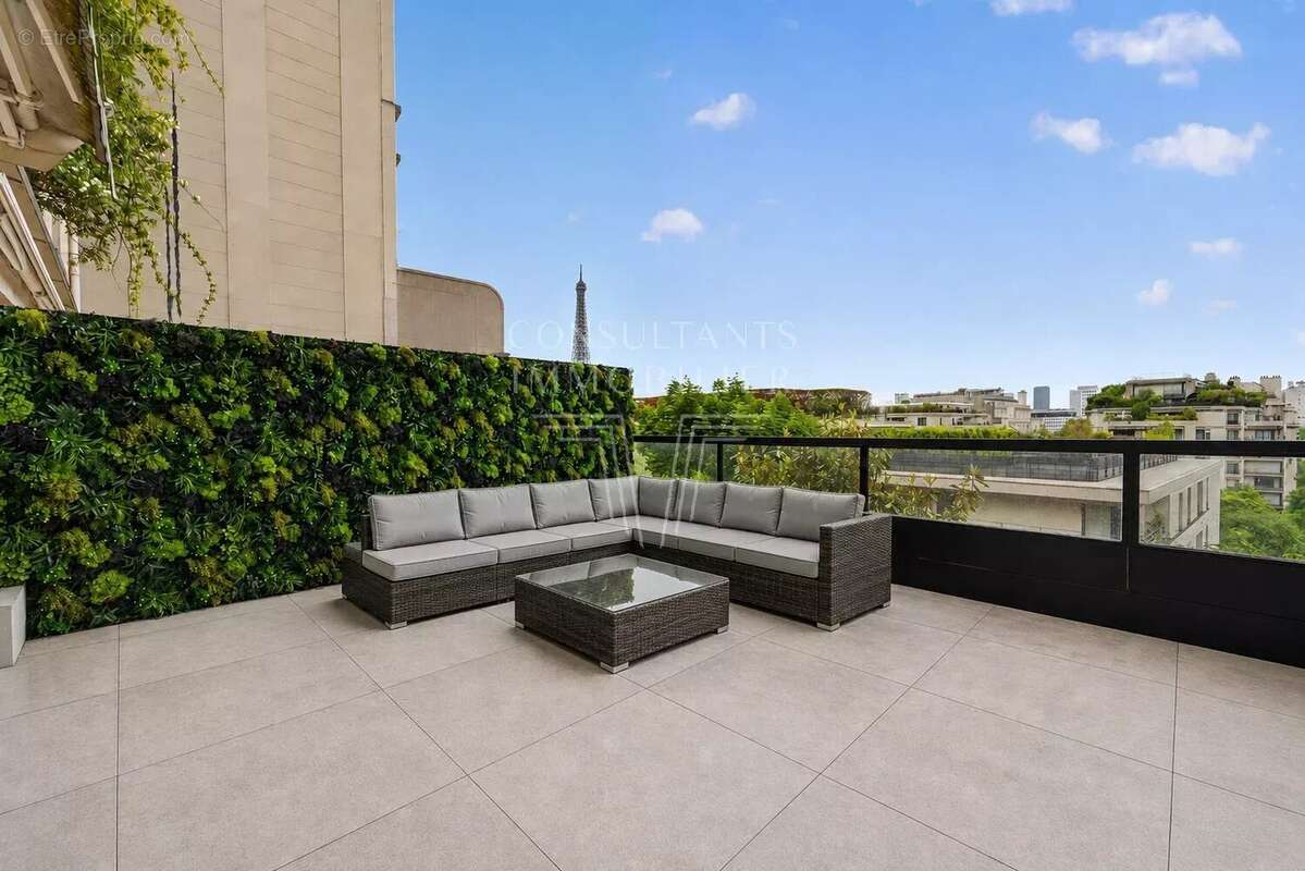 Appartement à PARIS-16E
