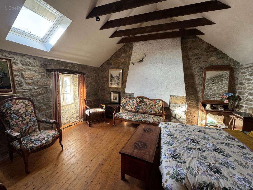 Maison à LAMPAUL-PLOUARZEL