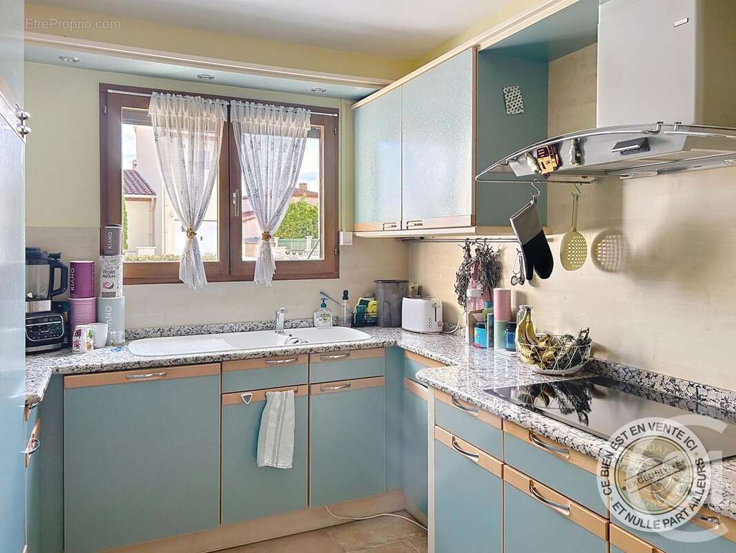 Maison à SAINT-LAURENT-DE-LA-SALANQUE