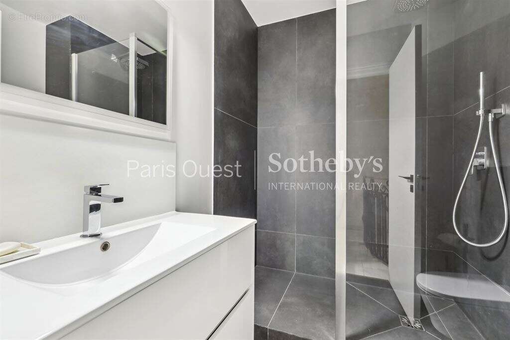 Appartement à NEUILLY-SUR-SEINE