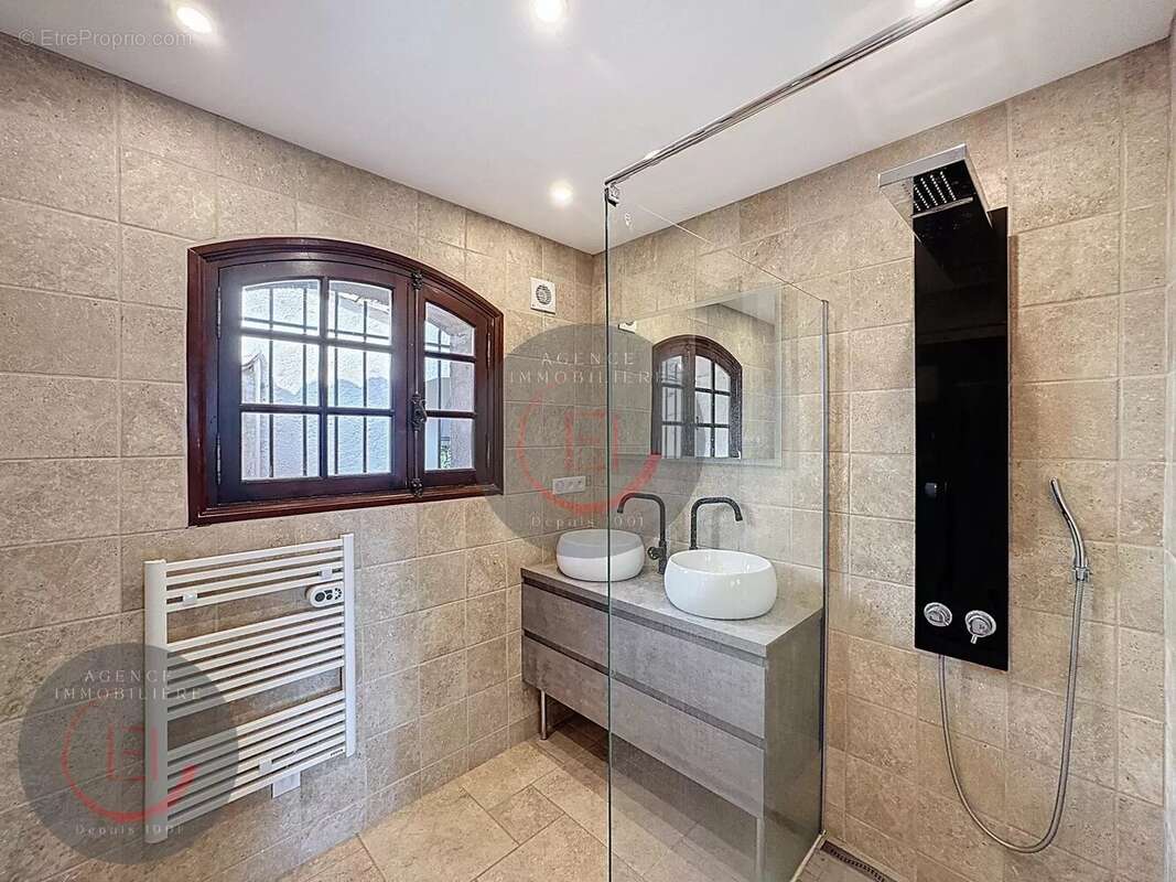 Maison à LES ADRETS-DE-L&#039;ESTEREL