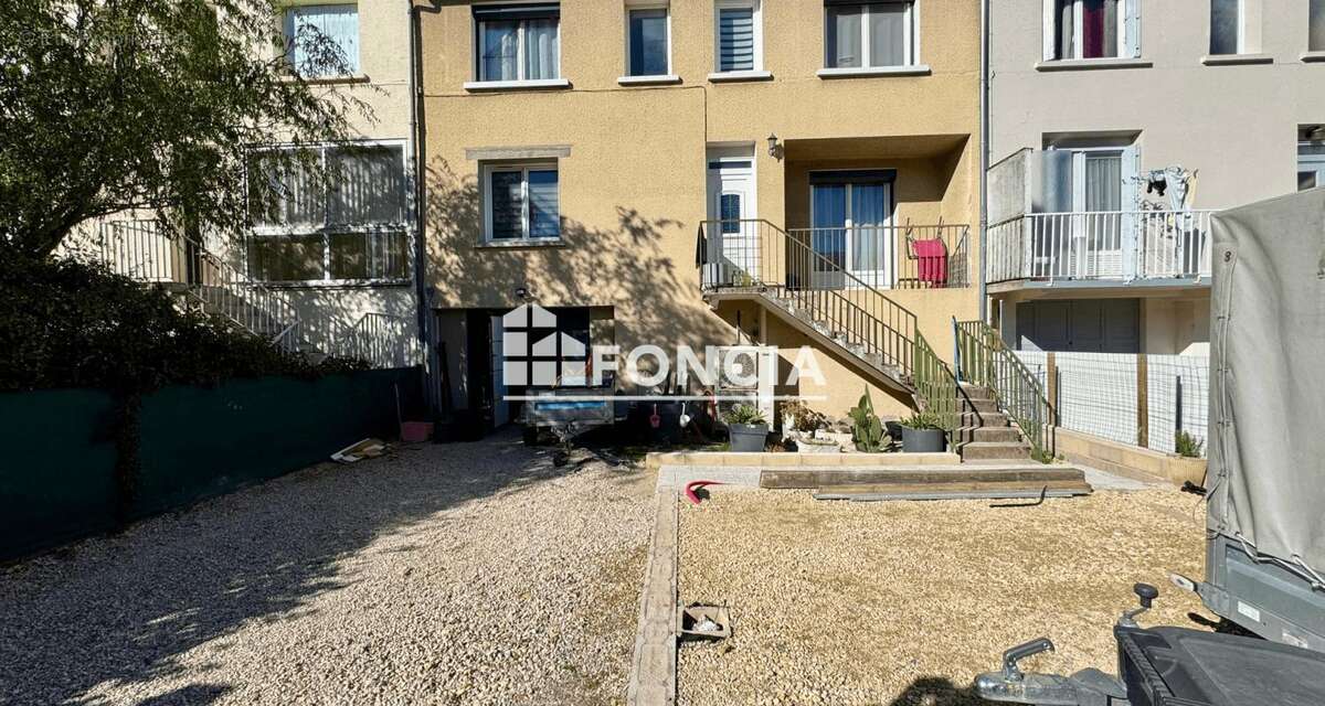 Maison à ONET-LE-CHATEAU