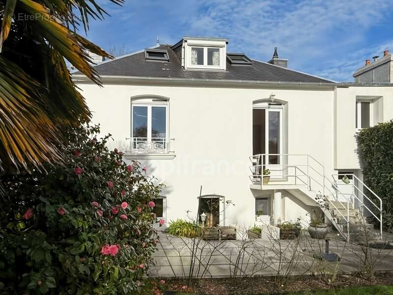 Maison à LE RELECQ-KERHUON