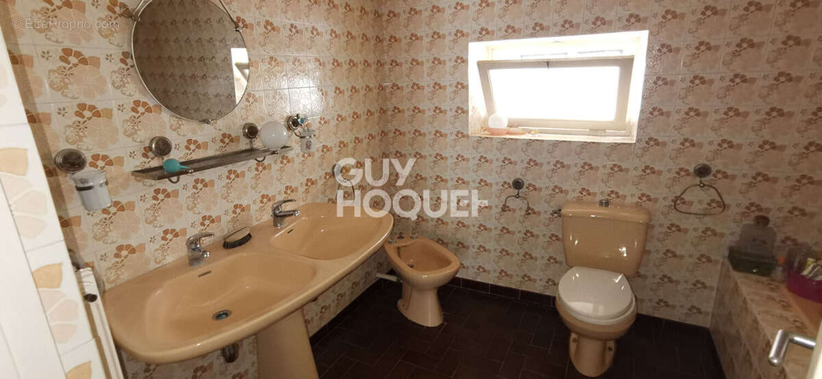 Maison à VENEUX-LES-SABLONS