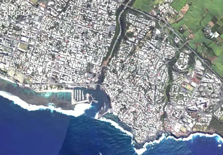 Terrain à SAINT-PIERRE
