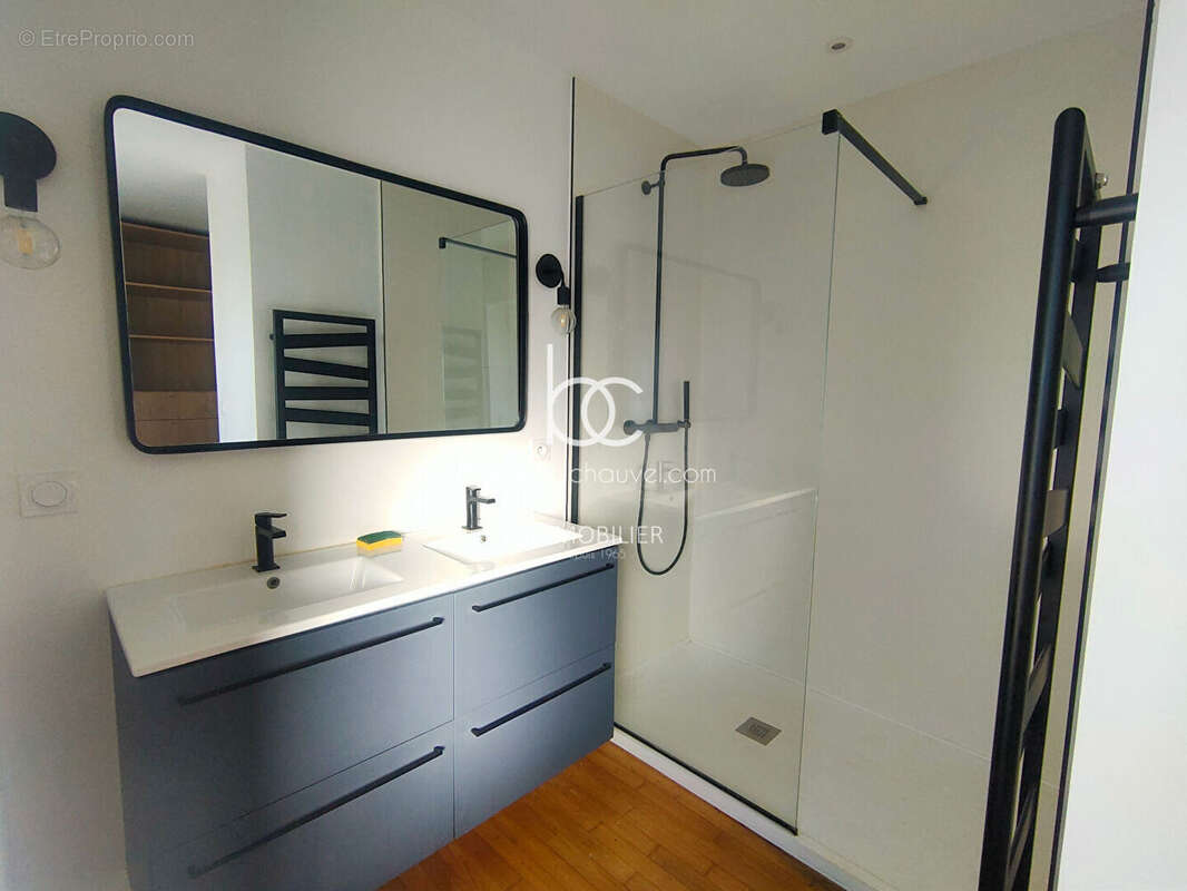 Vannes Ouest - Maison de ville rénovée - 5 pièces - 123 m² - photo 5