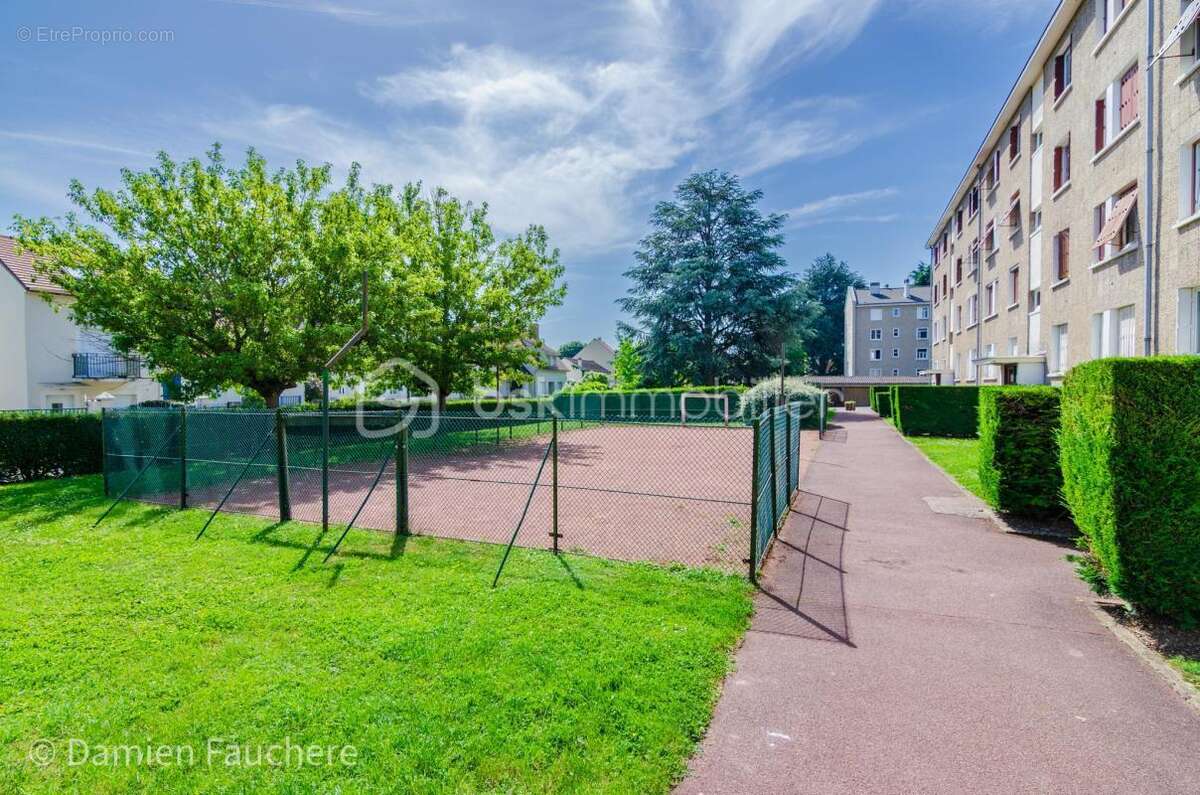 Massy Descartes, Appartement 4 pièces en très bon état, avec balcon, cave et garage ! - photo 15
