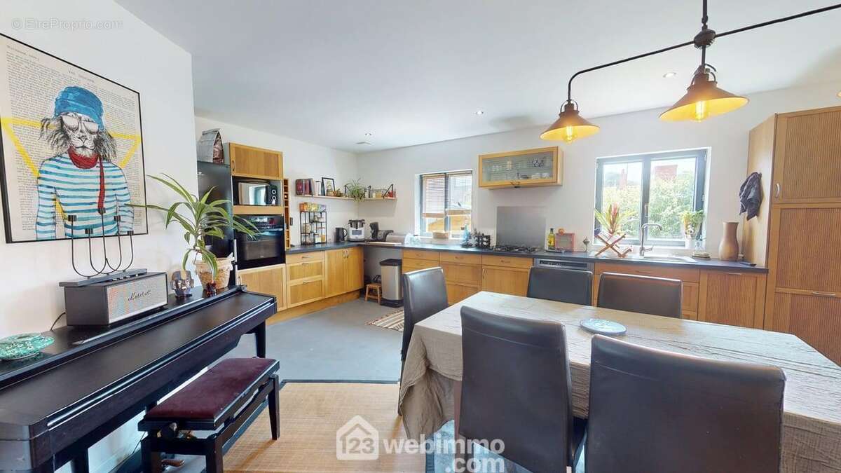 Salon séjour cuisine ouverte - Maison à LONGEVILLE-SUR-MER