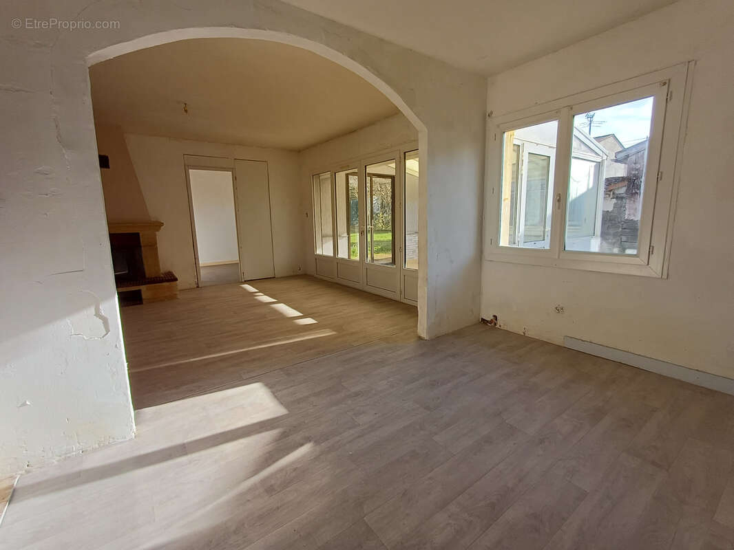 Maison à BAIGNES-SAINTE-RADEGONDE