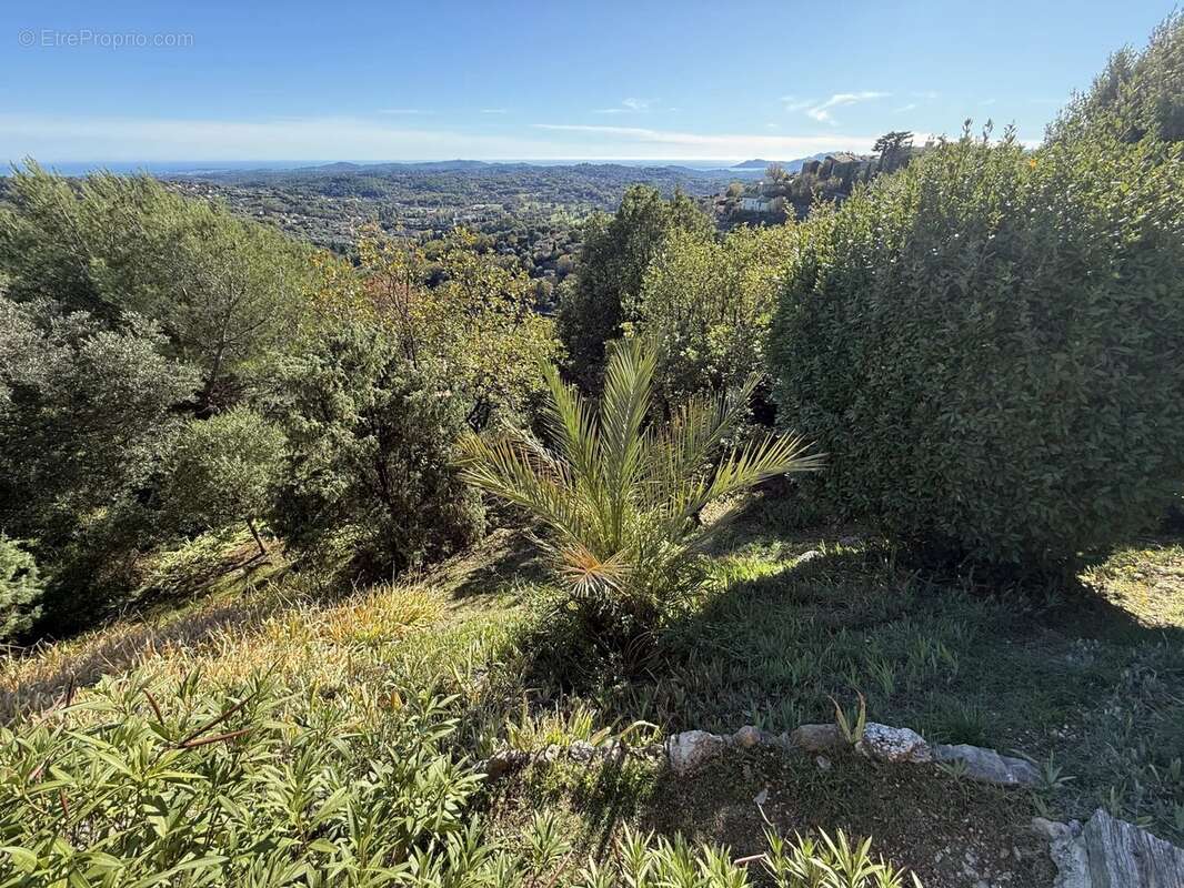 Maison à CHATEAUNEUF-GRASSE