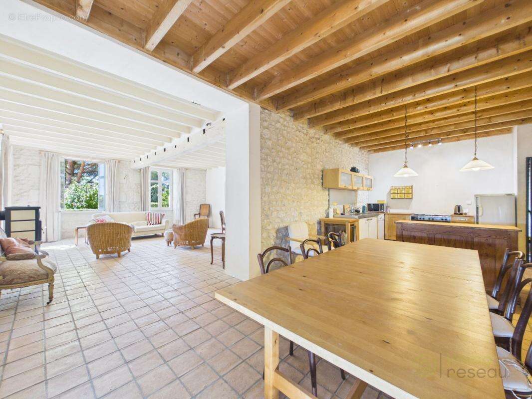 Maison 205 m² à Saint-Thomas-De-Conac  - photo 3