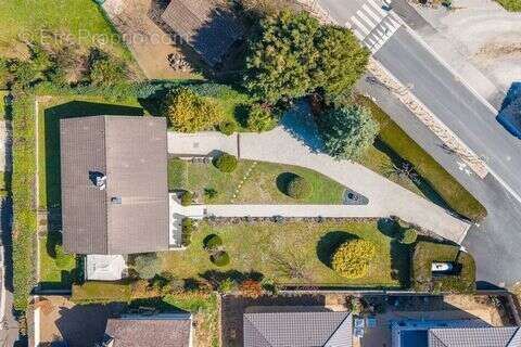 Maison à CHENS-SUR-LEMAN