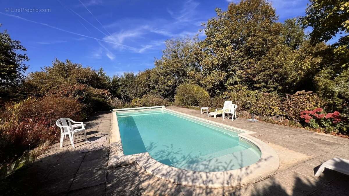 Maison à SAINT-PIERRE-DE-FRUGIE