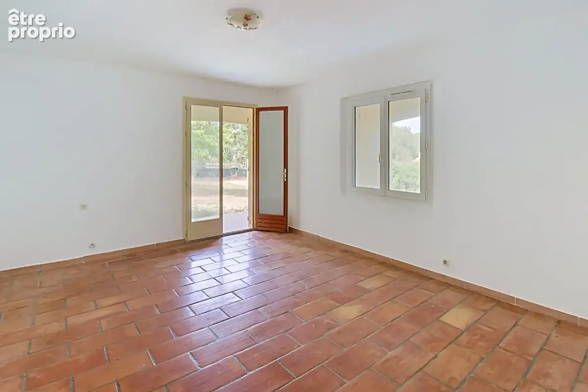 Maison Lorgues de 162 m2 avec piscine 10x6  et garage sur un terrain de 7567m2 - photo 13