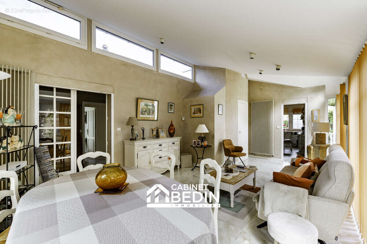 Maison 143 m² à Saint-Germain-De-La-Riviere  - photo 4