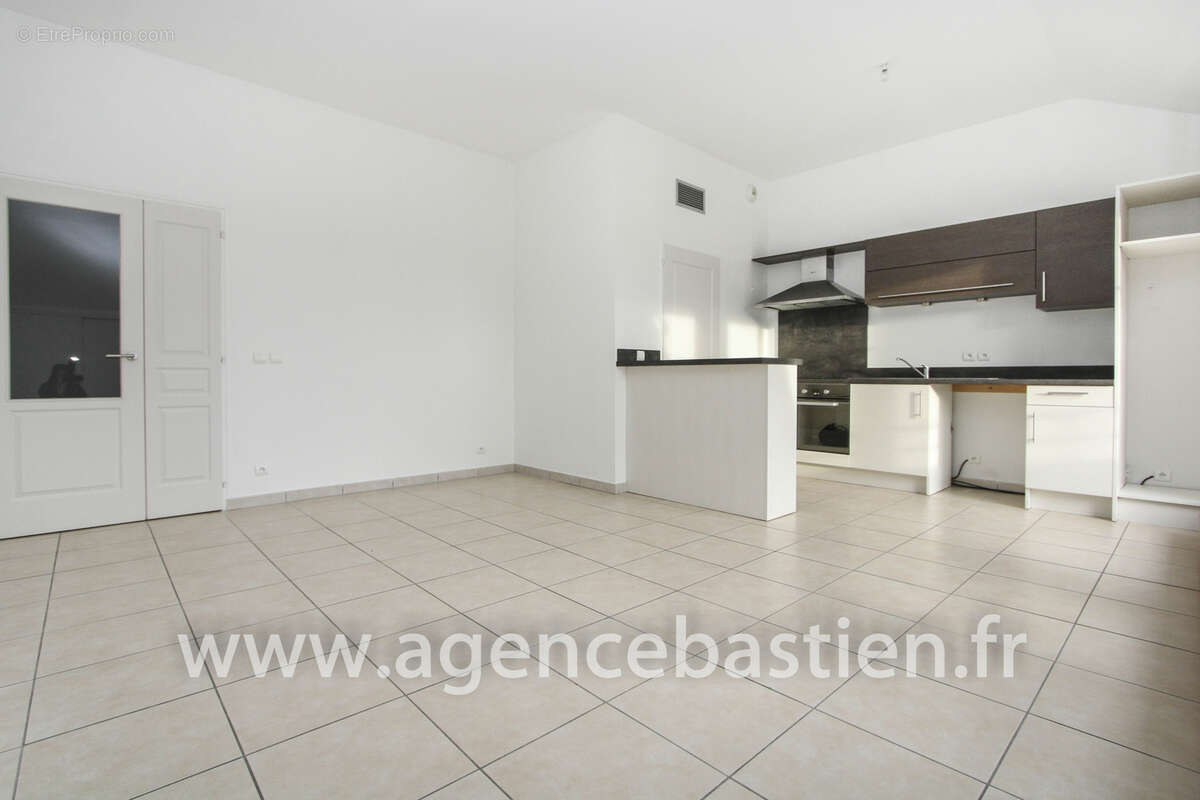 Appartement à THOIRY