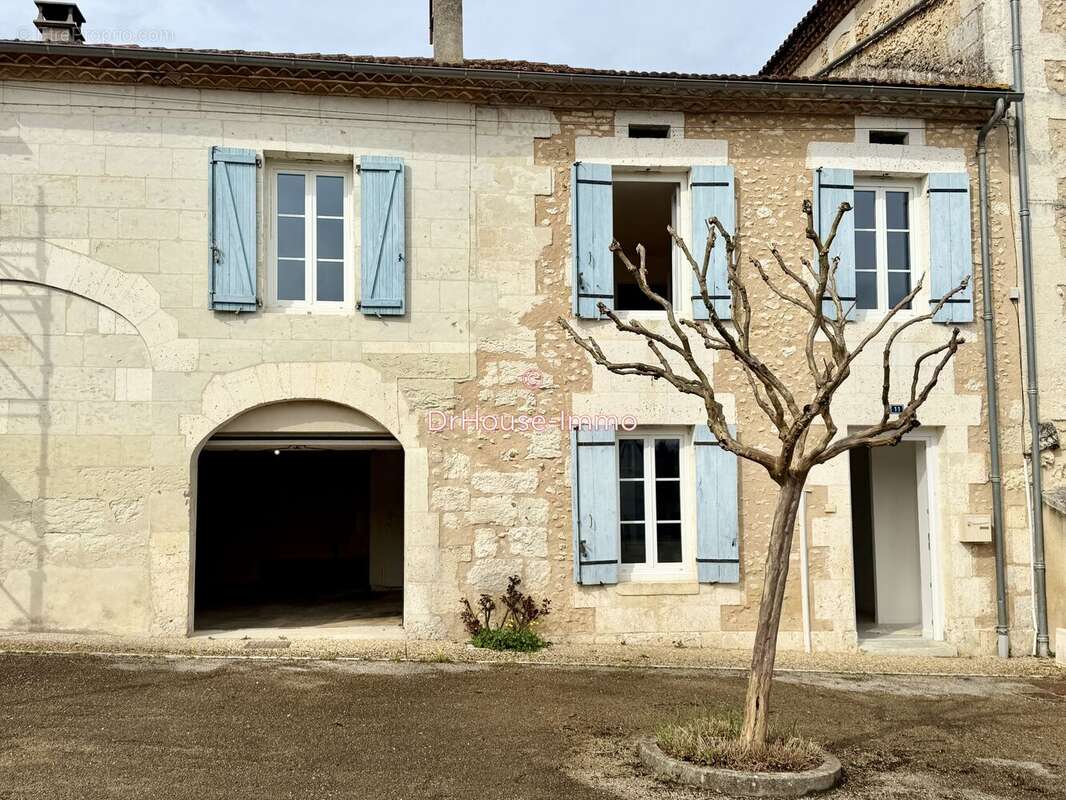 Maison à SAINT-VINCENT-DE-CONNEZAC