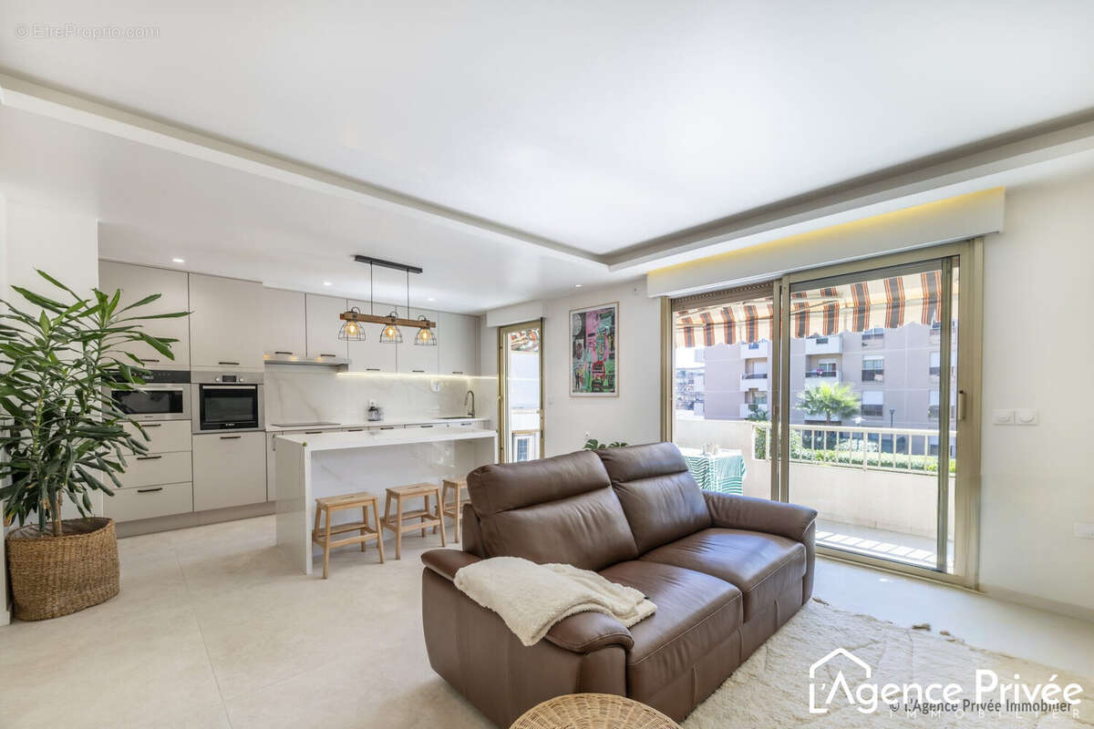 Appartement à SAINT-LAURENT-DU-VAR