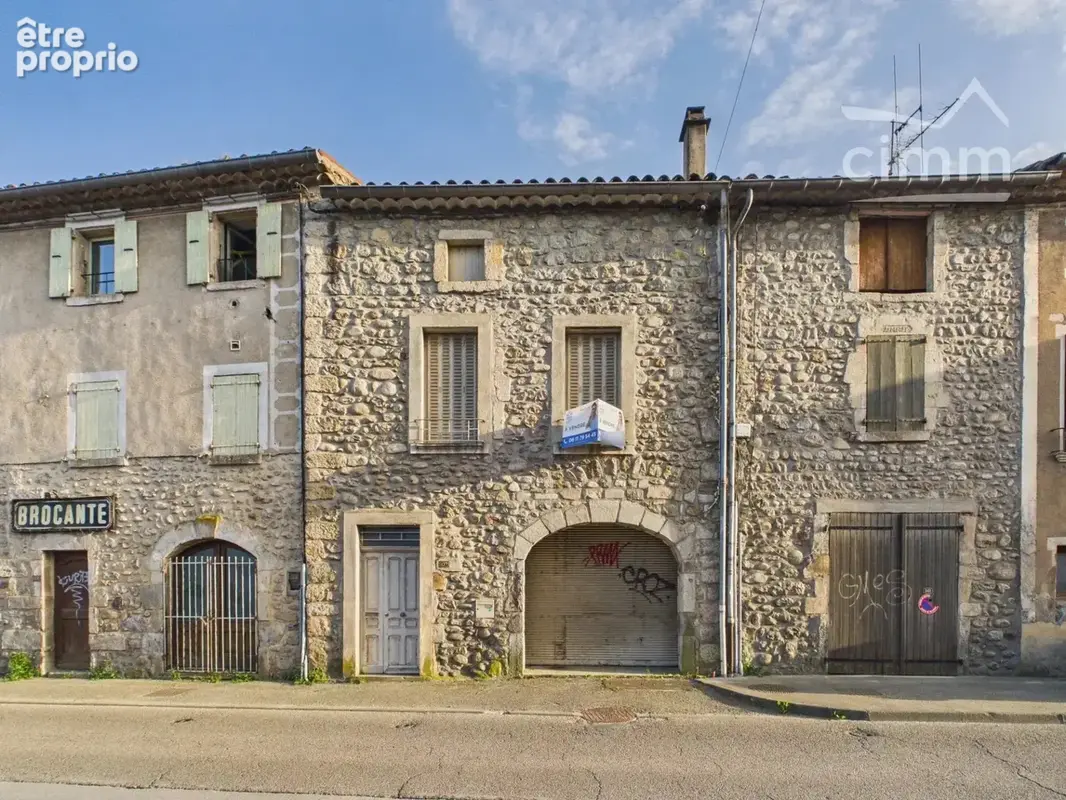 Maison de ville 2CH avec jardin, garage et studio à rénover - photo 2