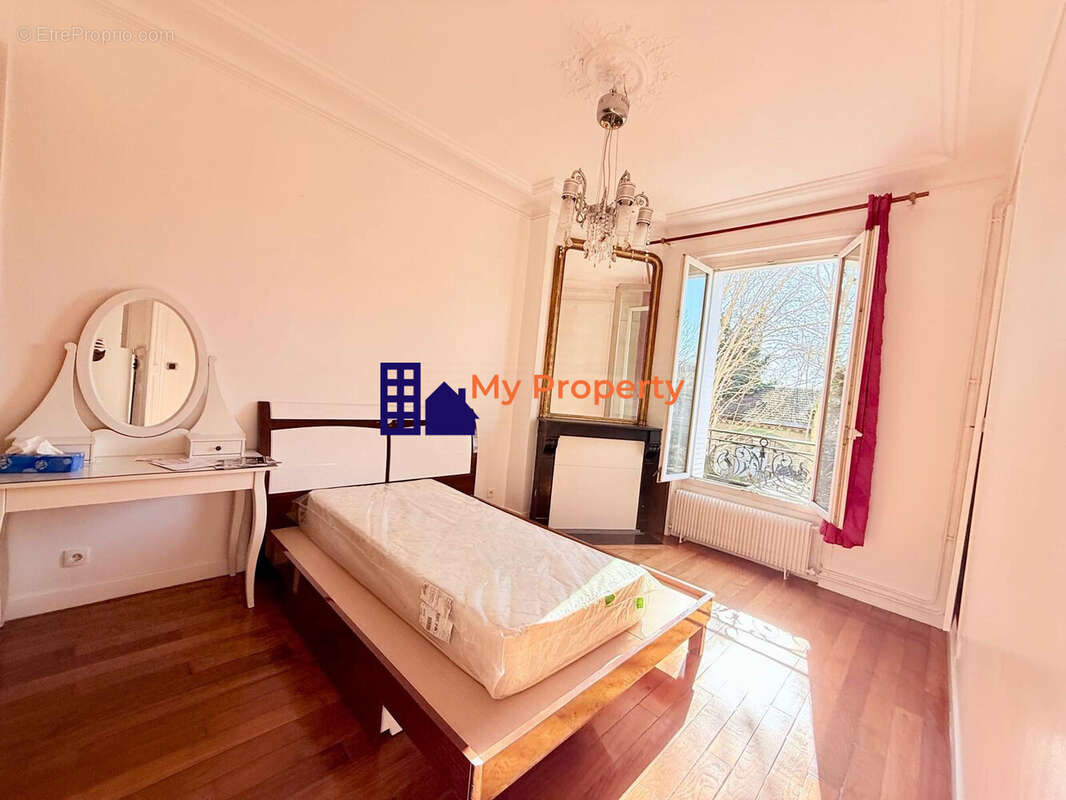 Appartement à HOUILLES