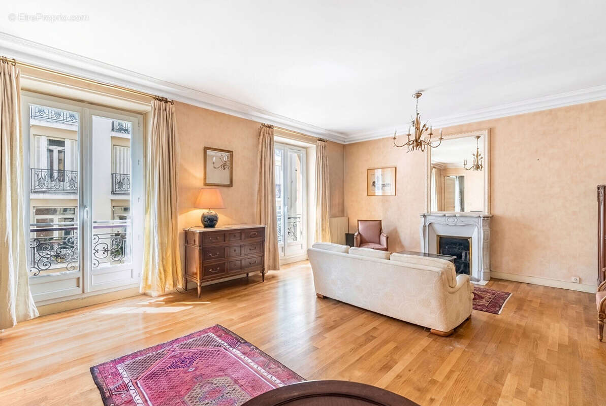 Appartement Paris 4 pièce(s) 84.5m2 - photo 2