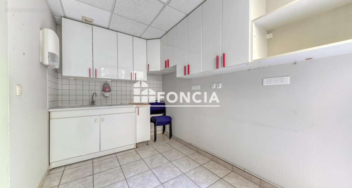 Sans Soucis - Local de 209 m2 - photo 7