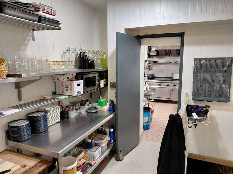 Fonds de commerce et murs à vendre MIRANDE (32) - Hôtel-Restaurant avec parking et logement de fonction - photo 8