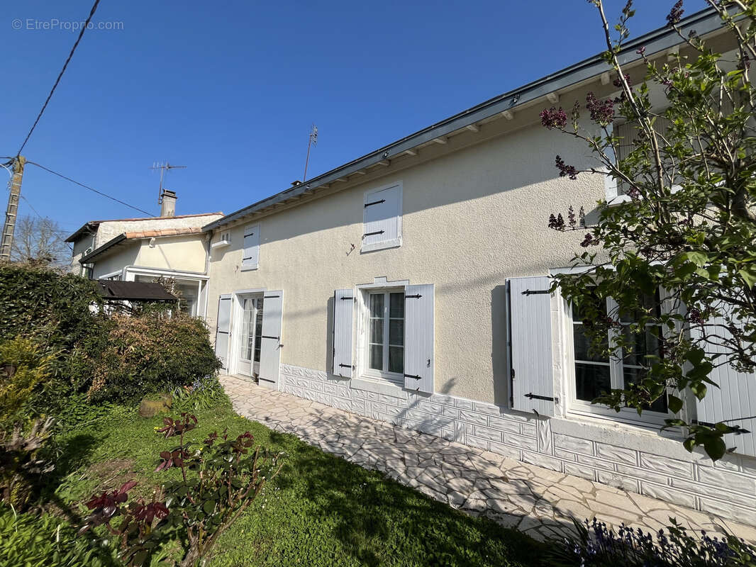 Maison à LA FOYE-MONJAULT