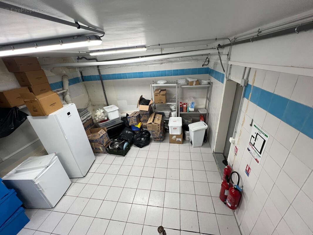 Commerce à PARIS-9E