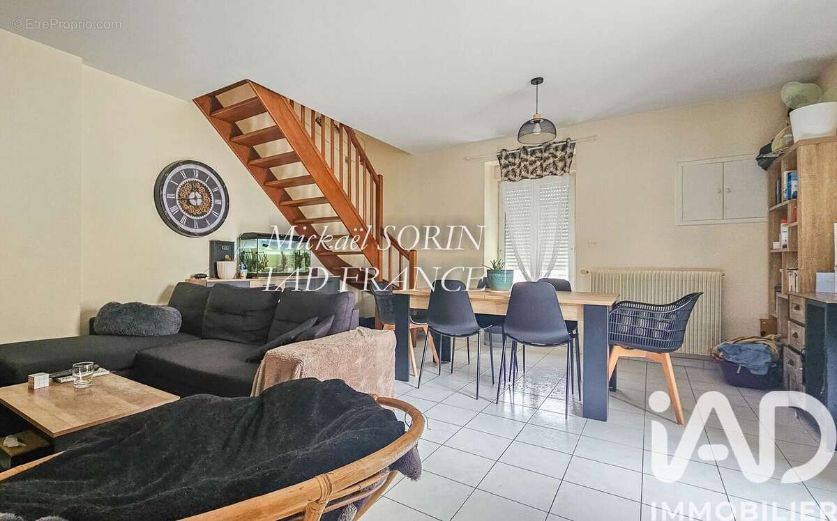 Maison 73 m² à Saint-Vincent-Sterlanges  - photo 2