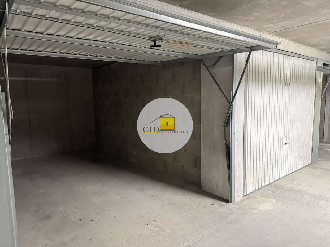 Chassieu centre - Appartement T2 - Garage - photo 9