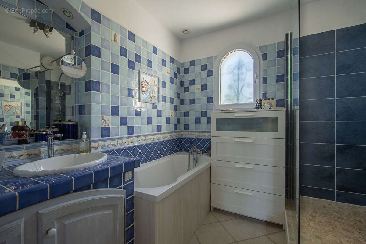 PUGET-VILLE : Bastide Néoprovençale d'exception sur parc de 1.302 m² - photo 16