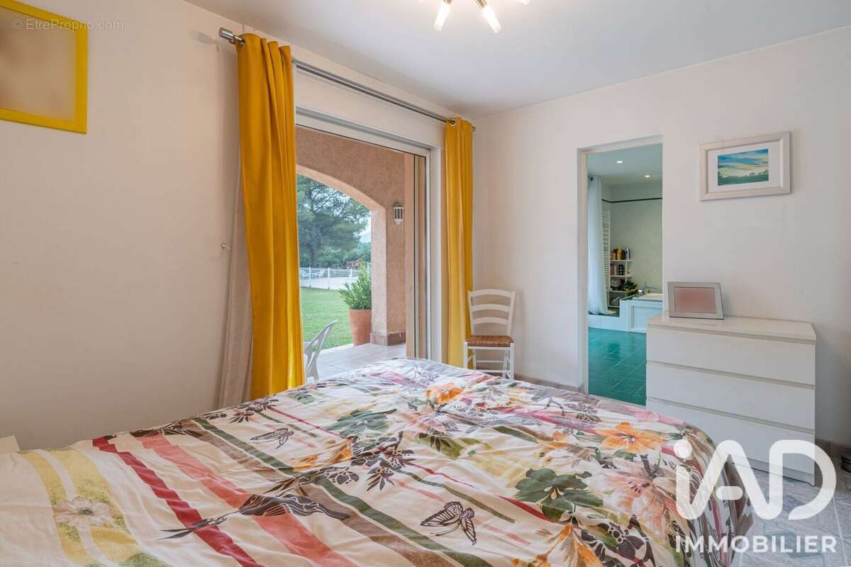 Photo 6 - Maison à ROQUEBRUNE-SUR-ARGENS