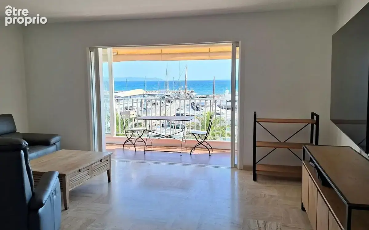 Appartement traversant avec vue mer panoramique  Port de Hyères - photo 2