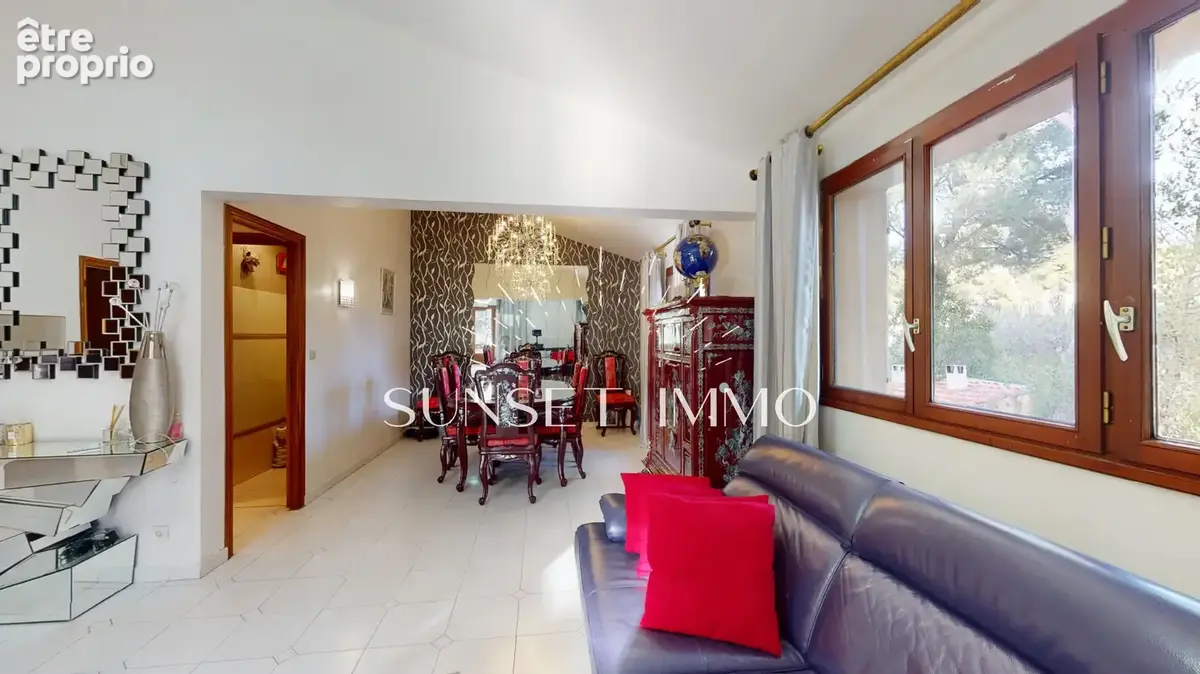 Ensues la redonne - Maison 220m2 sur 2400m2 de terrain en pleine verdure - photo 8