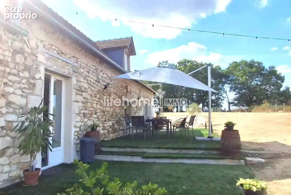 Maison 135 m² à Azay-Le-Ferron  - photo 4