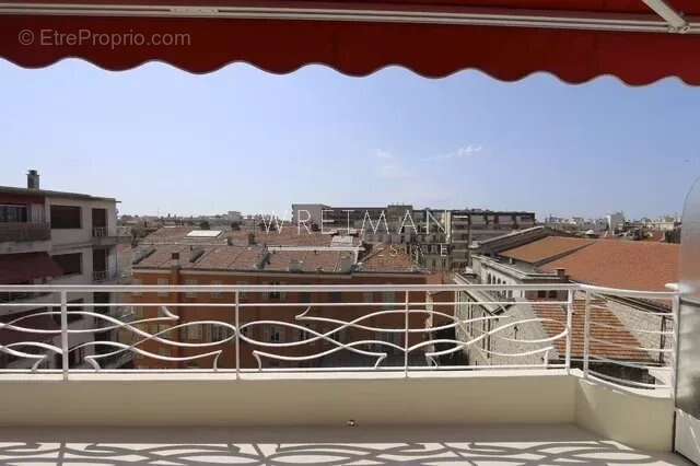 Élégant appartement au dernier étage avec terrasse – Nice Carré d’Or - photo 4