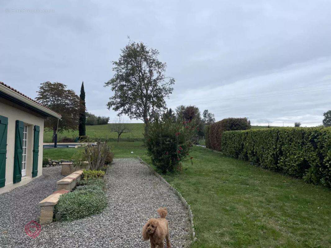 Maison à MONTBRUN-BOCAGE