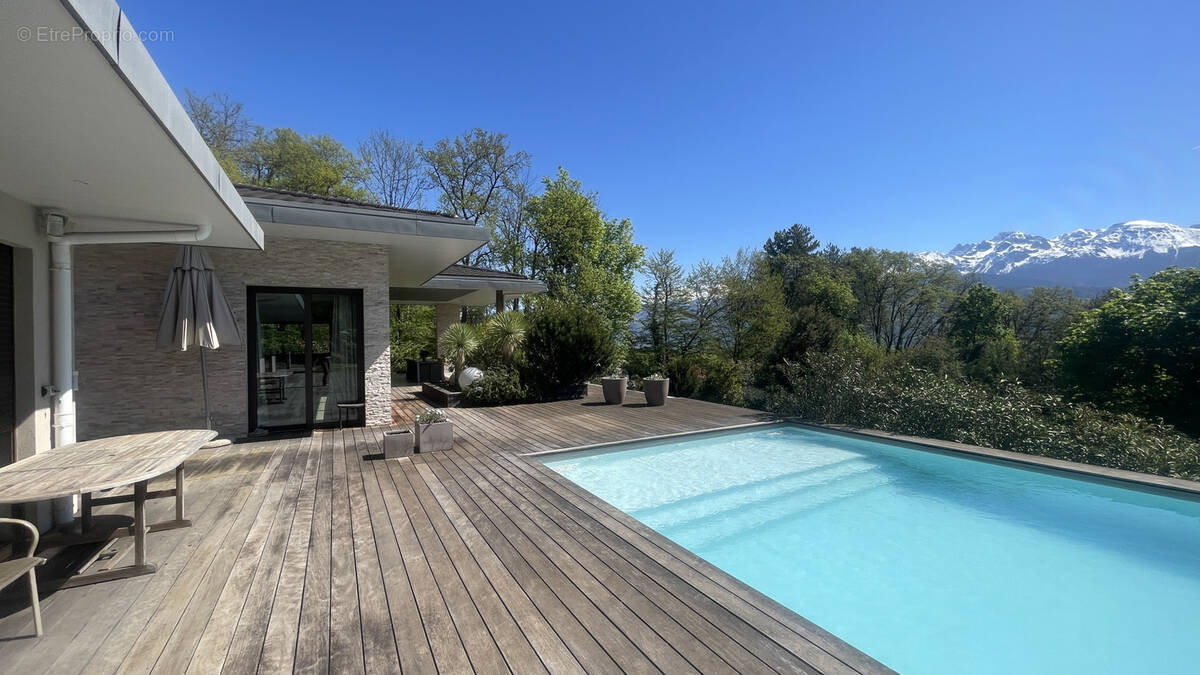 Maison à MEYLAN