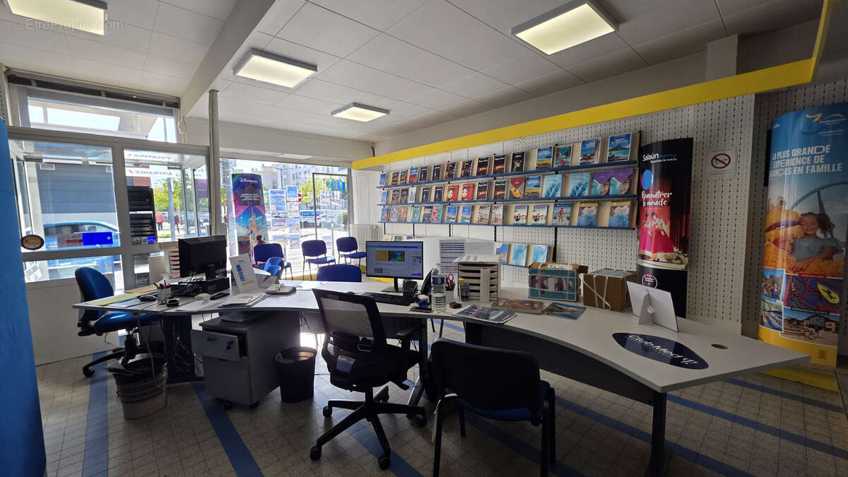 Commerce à SAINT-PRIEST