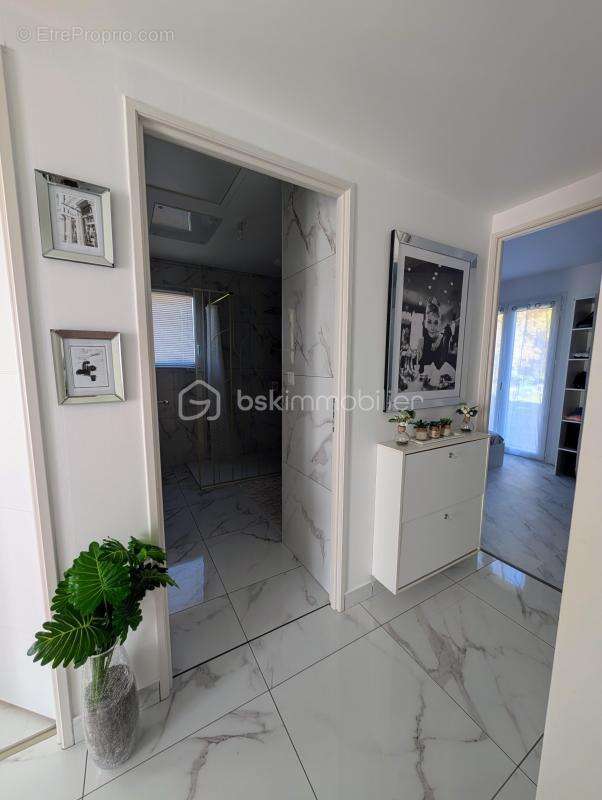 Maison à SAINT-YZAN-DE-SOUDIAC