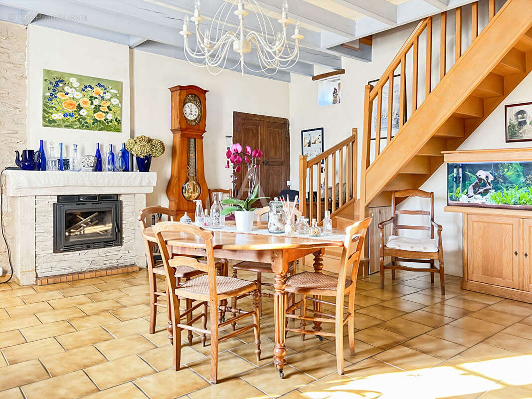 Maison à LE GUE-DE-VELLUIRE