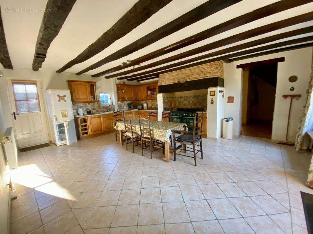 Belle maison en pierres avec piscine - photo 10