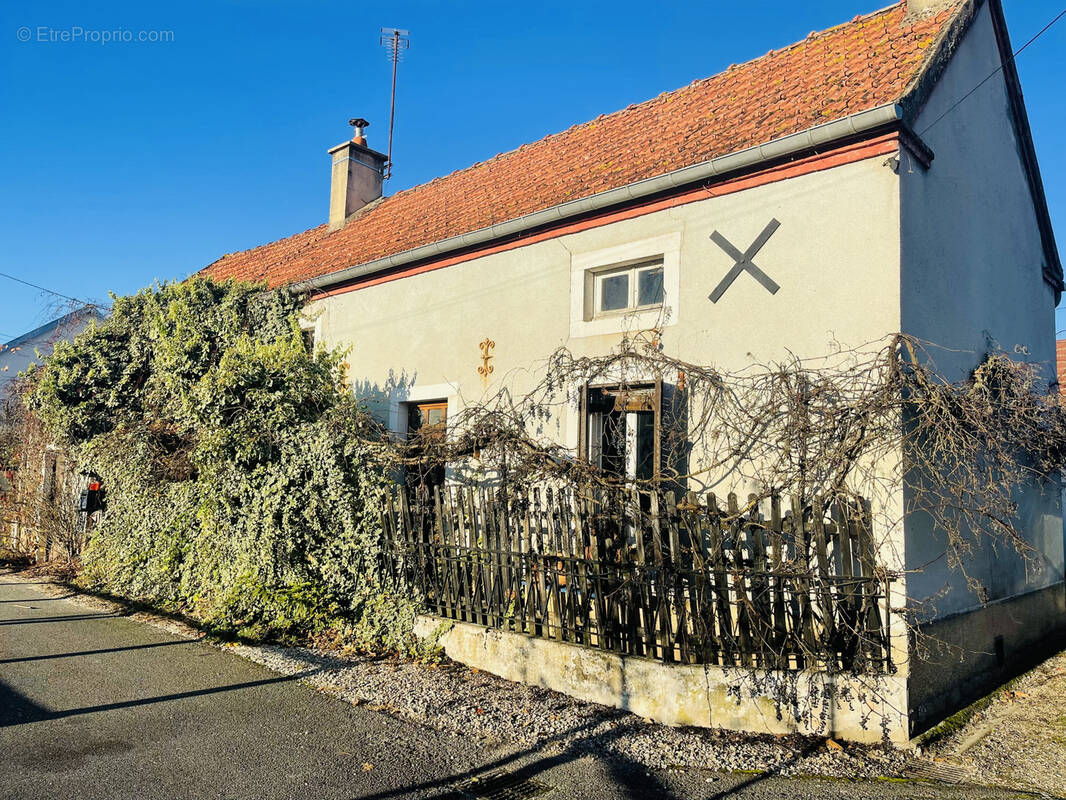 Maison à CHAMPDOTRE