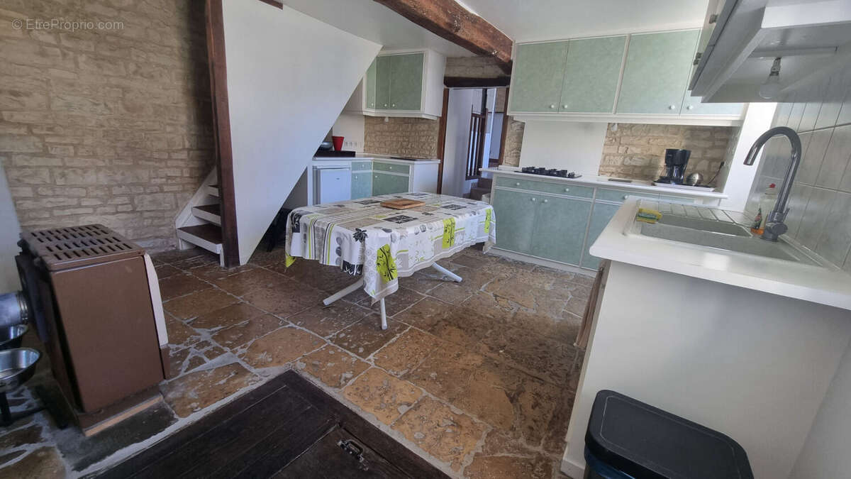 Maison à MOULINS-EN-TONNERROIS