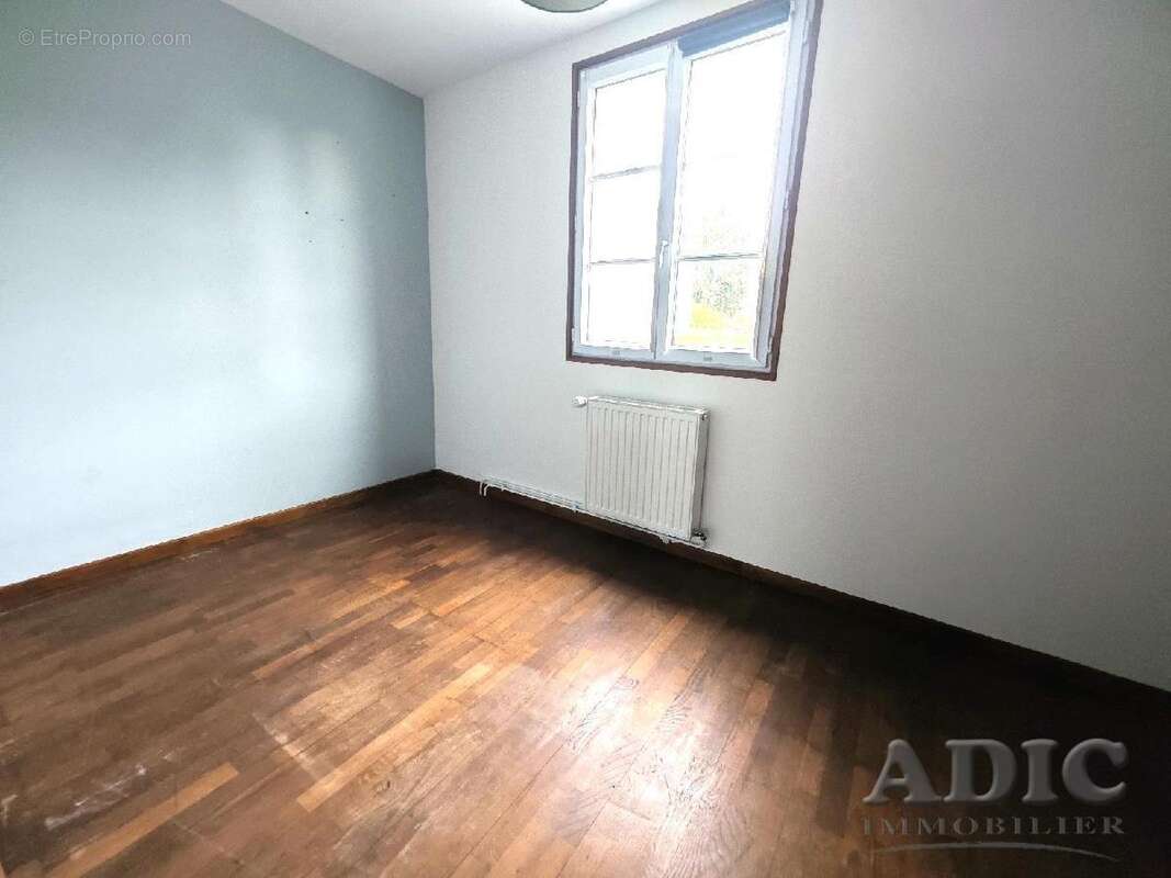 Maison à VER-SUR-LAUNETTE