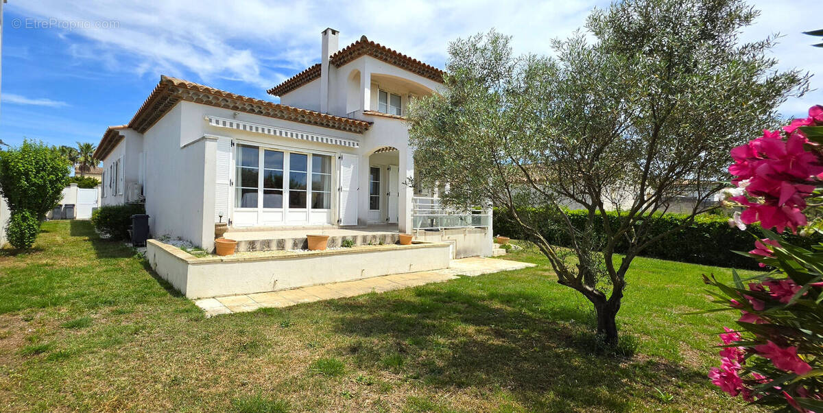Maison à MAUGUIO