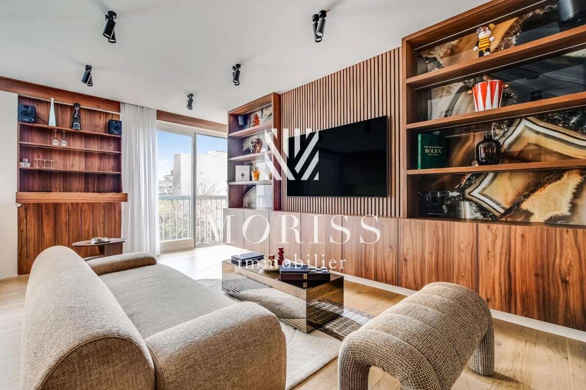 Appartement à PARIS-16E